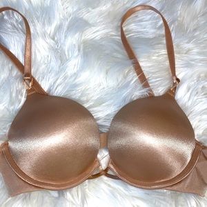 Like new Victoria’s Secret bombshell push up bra.
